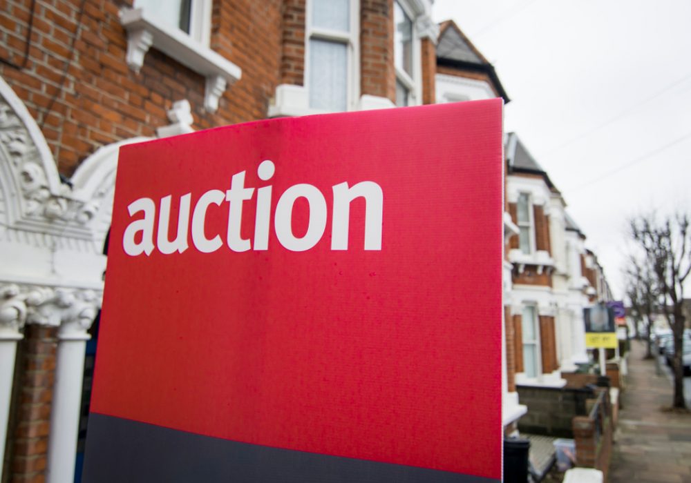 An,Auction,Sign,On,Typical,Street,Of,British,Terraced,Houses