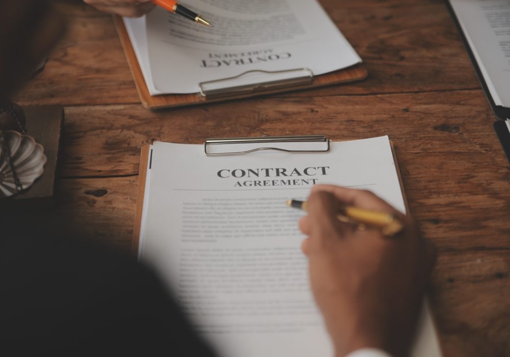 Good,Service,Cooperation,,Consultation,Of,Businesswoman,And,Male,Lawyer,Or