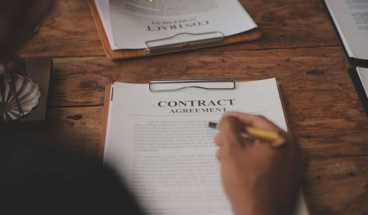 Good,Service,Cooperation,,Consultation,Of,Businesswoman,And,Male,Lawyer,Or